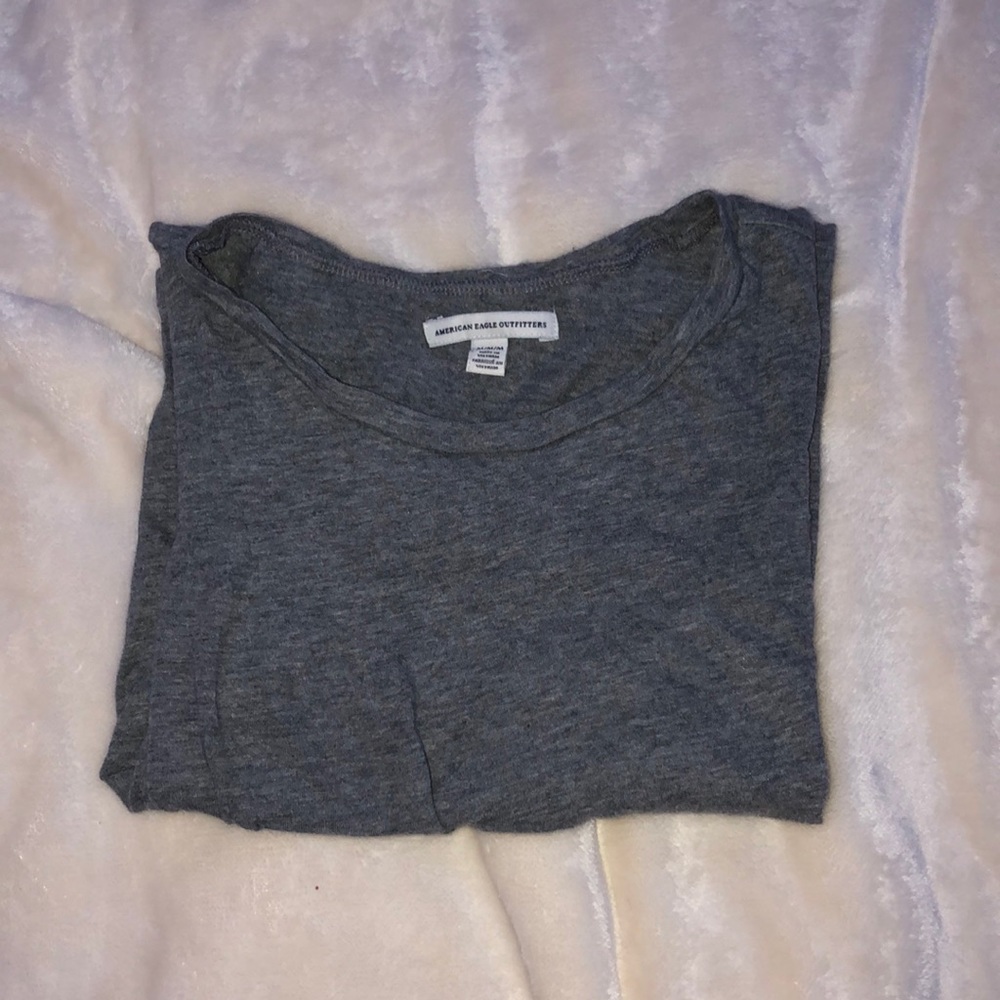 American Eagle gray shirt
